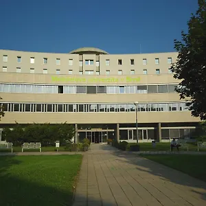 Kolej Akademie Гостевой дом